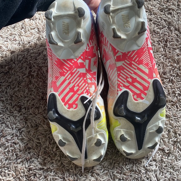 women’s cleats - Picture 4 of 6